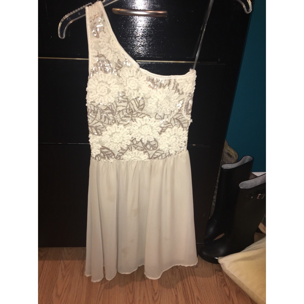 One shoulder dress